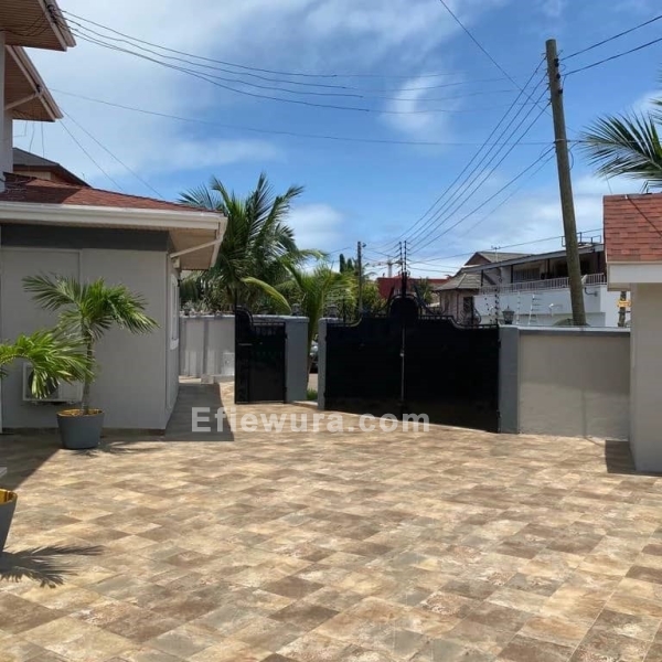 Luxurious 5 bedrooms House with BQ and swimming pool for sale at Cantonments